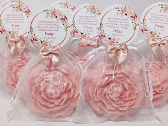 Lembrancinha de Aniversário 70 Anos: Sabonete Flor Peônia