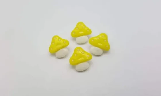 Aplique Botão de Cogumelo Amarelo de 1,5cm - 20 unidades