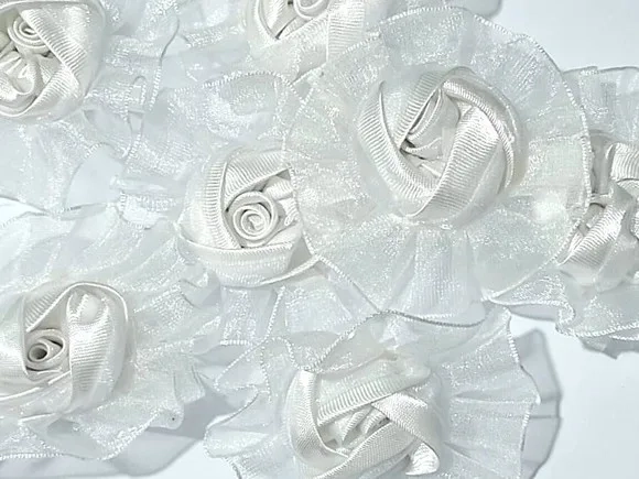 Flor Branca com Tecido Organza Pacote com 10 Unidades