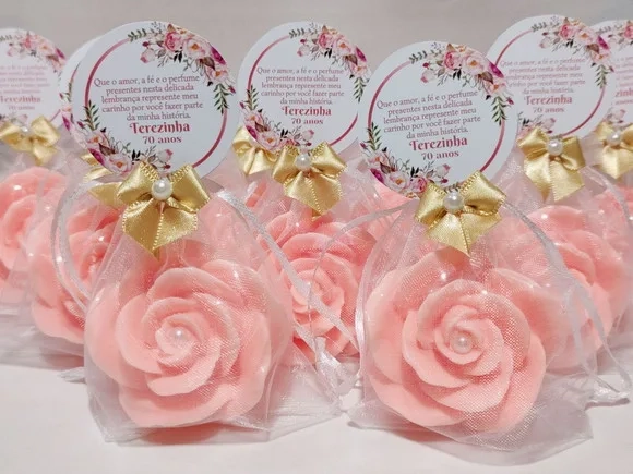 Lembrancinha de Aniversário 70 Anos: Sabonete Rosa Luxo