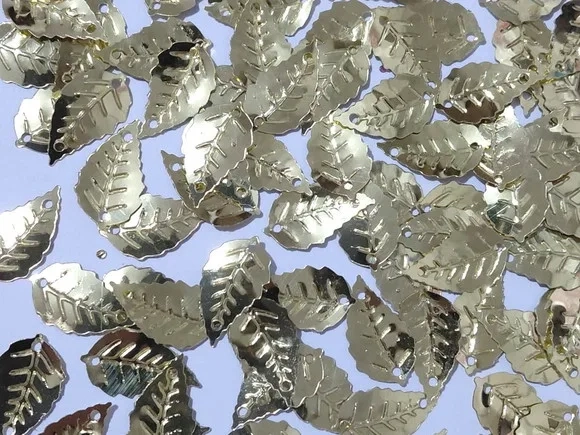 Pingente Folha Dourada 1,2cm Pacote com 100 Unidades
