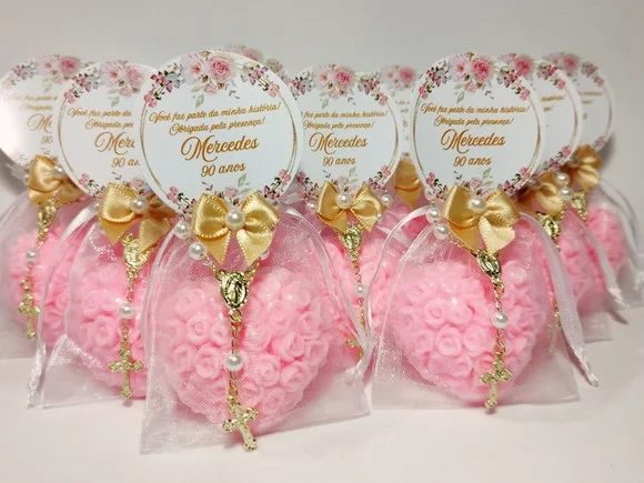 Lembrancinha 90 Anos: Sabonete Coração Floral com Mini Terço