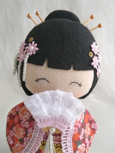 Boneca Kokeshi em em feltro