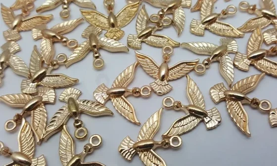 Pingentes Divino Espírito Santo Dourado 1,7cm Pct 8 Unidade