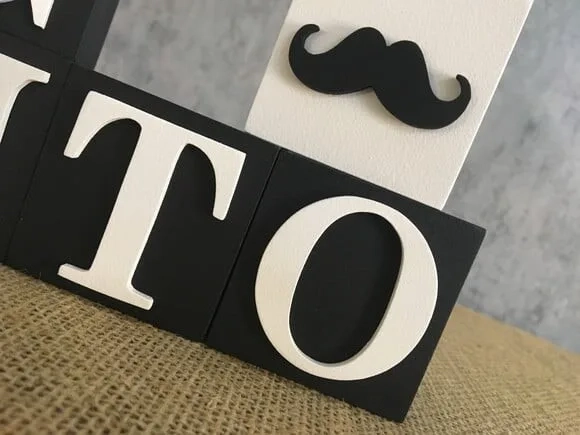 Cubos Decorativos Personalizados com Nome do Bebê em MDF - Tema Mustache