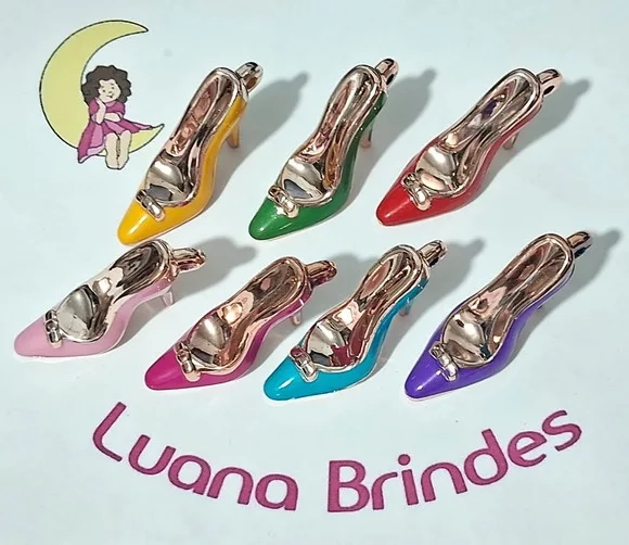 Pingente Sapatinho Dourado com Cores 5cm Pacote com 7 Unid.