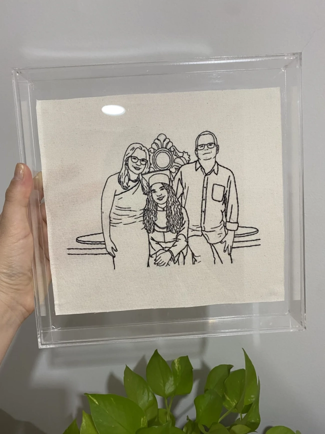 Caixa acrílica com foto bordada
