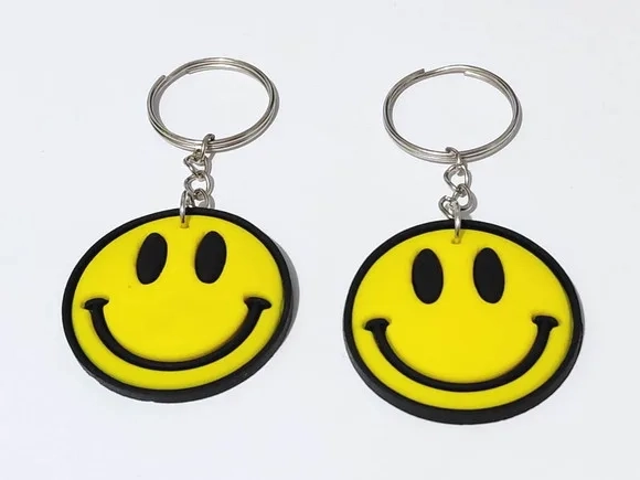 Chaveiro Emoticon Sorindo Emborrachado Pacote com 6 Unidades