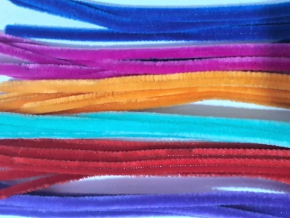 Hastes de Chenile 6x30cm em Poliéster e Ferro 30 Unidades