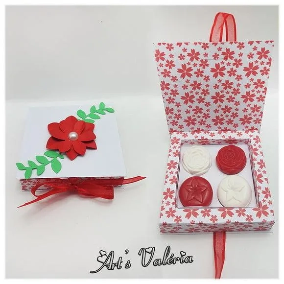 Caixa com 4 Mini Sabonetes Flor