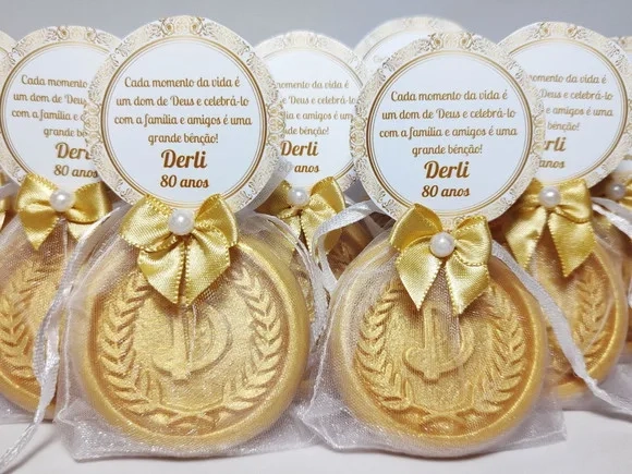 Lembrancinha Aniversário 80 Anos: Sabonete Letra Inicial